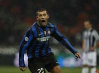 Milan-Inter 0-1, le pagelle. Top Montolivo e Samuel. Flop Cassano